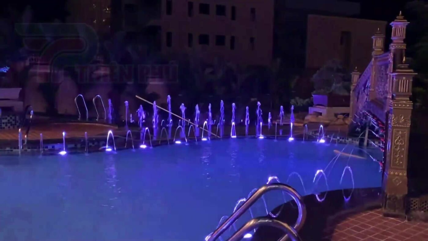 đài phun nước hồ bơi là gì